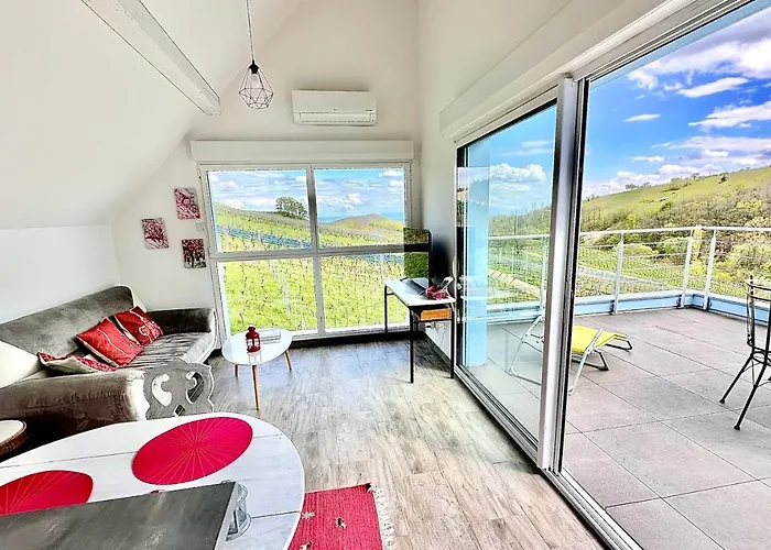 Janea Deep Red House photo