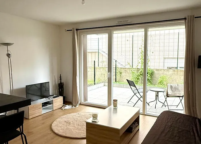 New 2 Room Apartment With Garden & Garage, Close To Parliament シルティグアイムの写真